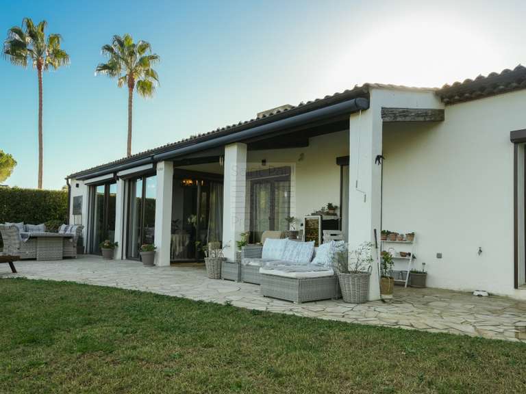 Maison Villeneuve-Loubet - 4 chambres - 153m²