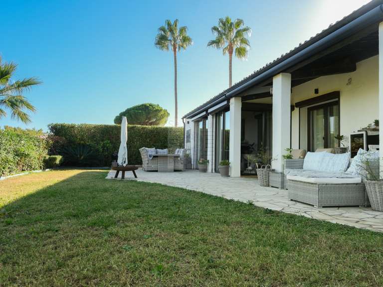 Maison Villeneuve-Loubet - 4 chambres - 153m²