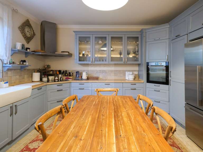 Maison Villeneuve-Loubet - 4 chambres - 153m²