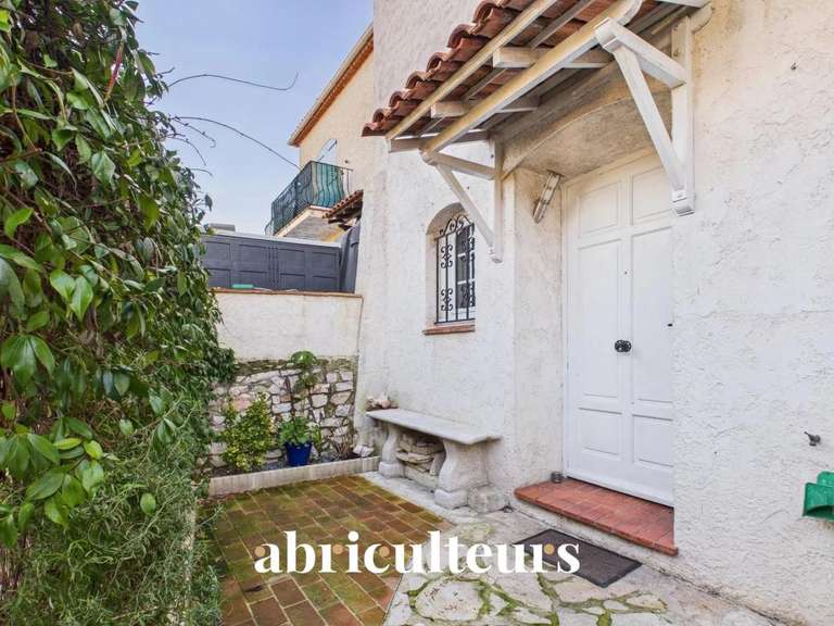 Maison Villeneuve-Loubet - 3 chambres - 89m²