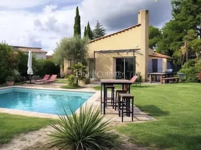 Maison Villeneuve-Loubet - 5 chambres - 154m²