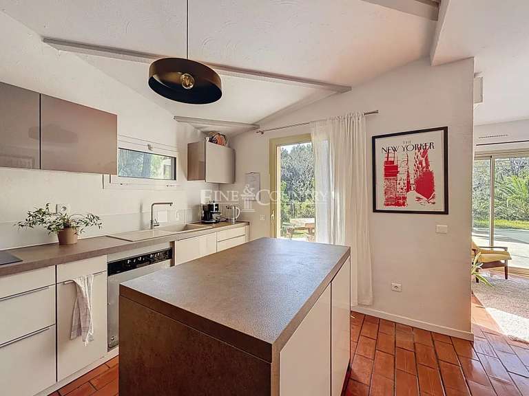 Maison Villeneuve-Loubet - 5 chambres - 154m²