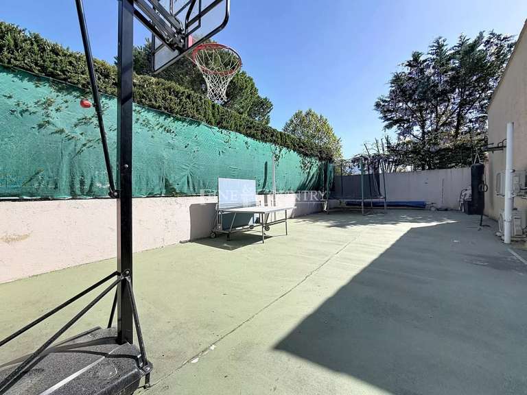 Maison Villeneuve-Loubet - 5 chambres - 154m²