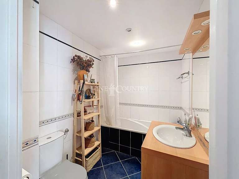 Maison Villeneuve-Loubet - 5 chambres - 154m²