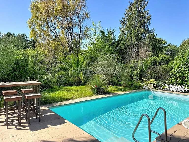 Maison Villeneuve-Loubet - 5 chambres - 154m²