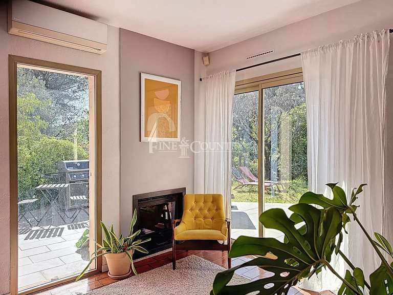 Maison Villeneuve-Loubet - 5 chambres - 154m²