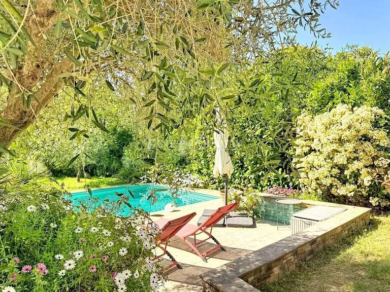 Maison Villeneuve-Loubet - 5 chambres - 154m²