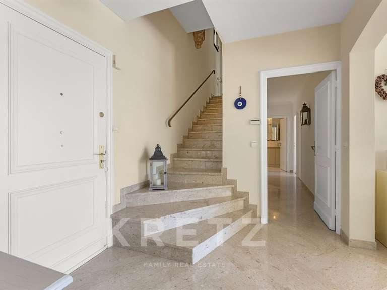 Maison Villeneuve-Loubet - 4 chambres - 200m²