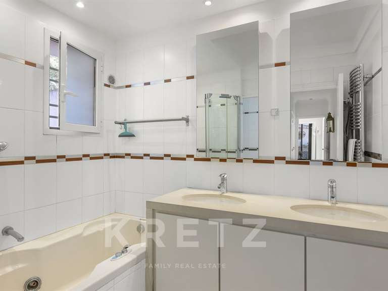Maison Villeneuve-Loubet - 4 chambres - 200m²