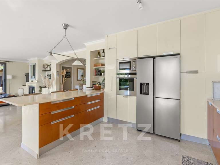 Maison Villeneuve-Loubet - 4 chambres - 200m²