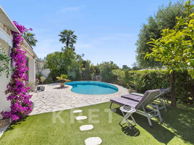 Maison Villeneuve-Loubet - 4 chambres - 200m²