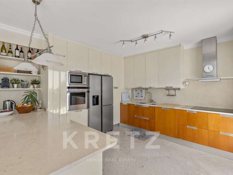 Maison Villeneuve-Loubet - 4 chambres - 200m²