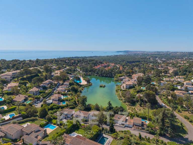 Maison Villeneuve-Loubet - 4 chambres - 200m²