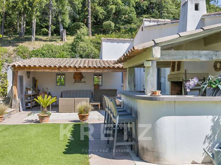 Maison Villeneuve-Loubet - 4 chambres - 200m²