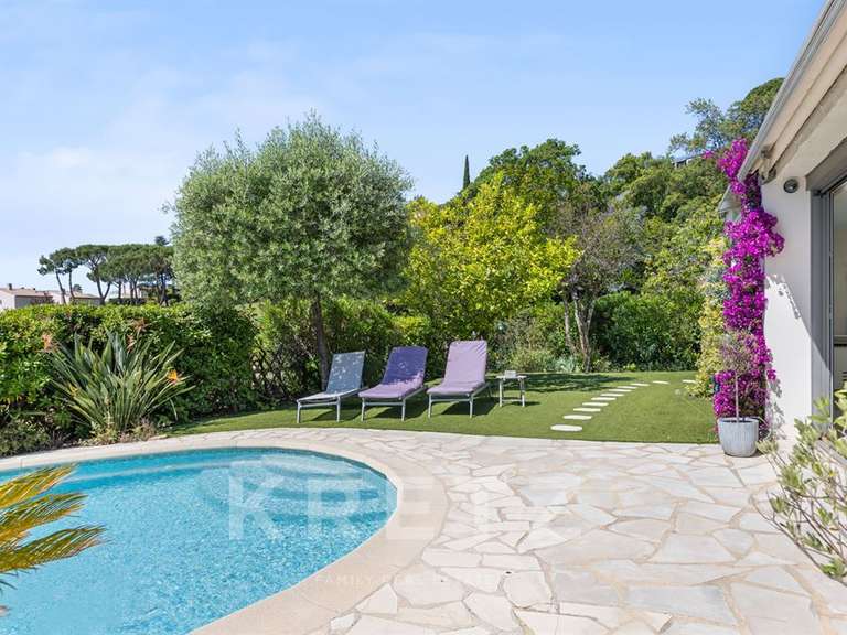Maison Villeneuve-Loubet - 4 chambres - 200m²