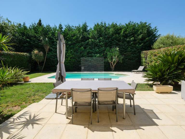 Maison Villeneuve-Loubet - 4 chambres - 150m²