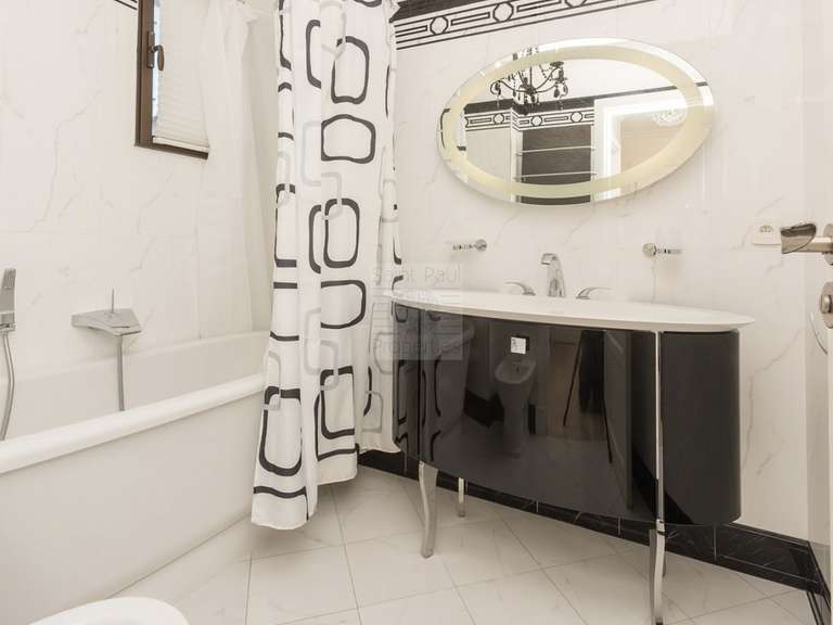 Maison Villeneuve-Loubet - 3 chambres - 170m²