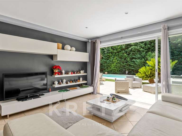 Maison Villeneuve-Loubet - 4 chambres - 150m²