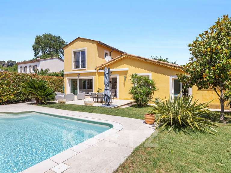 Maison Villeneuve-Loubet - 4 chambres - 160m²
