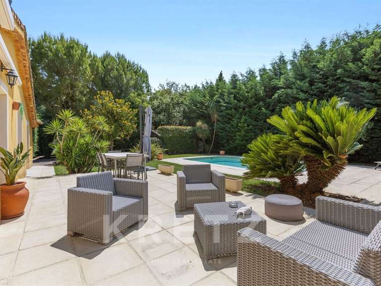 Maison Villeneuve-Loubet - 4 chambres - 160m²