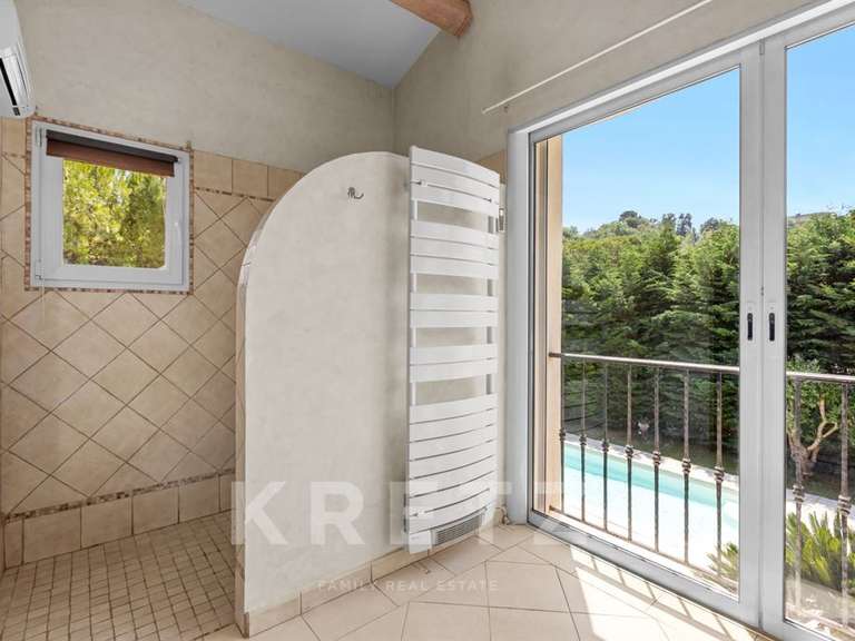 Maison Villeneuve-Loubet - 4 chambres - 160m²