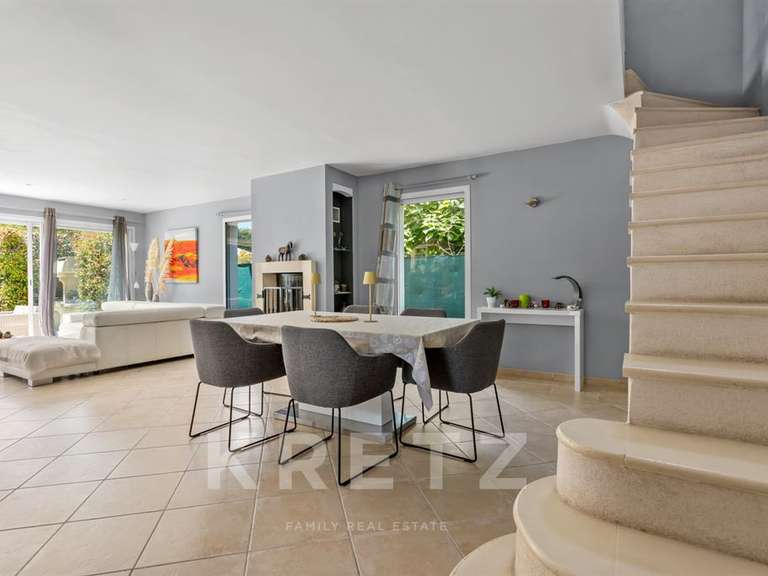 Maison Villeneuve-Loubet - 4 chambres - 150m²