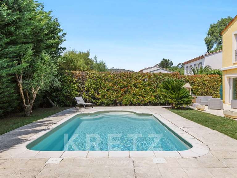 Maison Villeneuve-Loubet - 4 chambres - 160m²