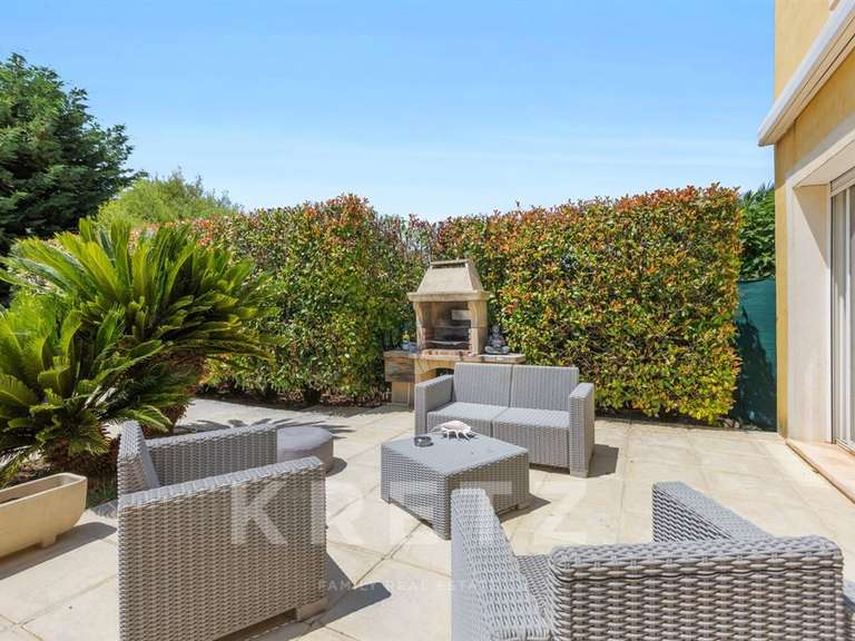Maison Villeneuve-Loubet - 4 chambres - 150m²