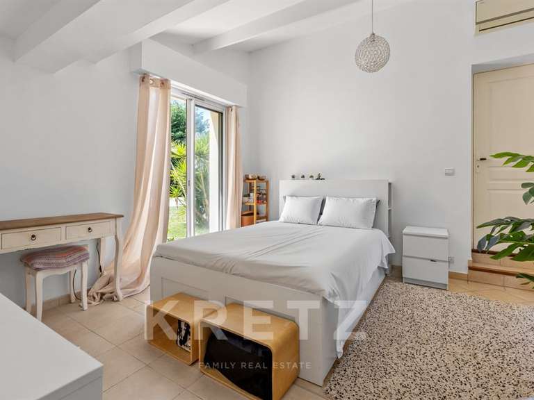Maison Villeneuve-Loubet - 4 chambres - 150m²