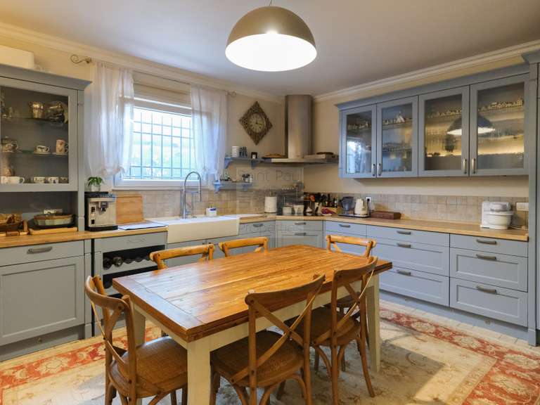Maison Villeneuve-Loubet - 4 chambres - 153m²