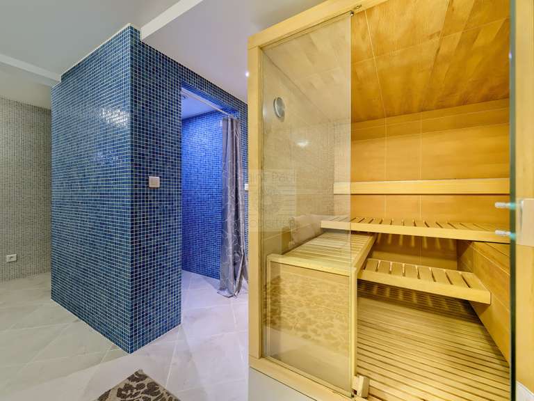 Villa Villeneuve-Loubet - 4 chambres - 303m²