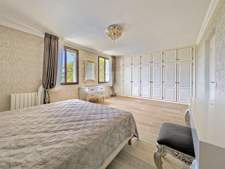 Villa Villeneuve-Loubet - 4 chambres - 303m²