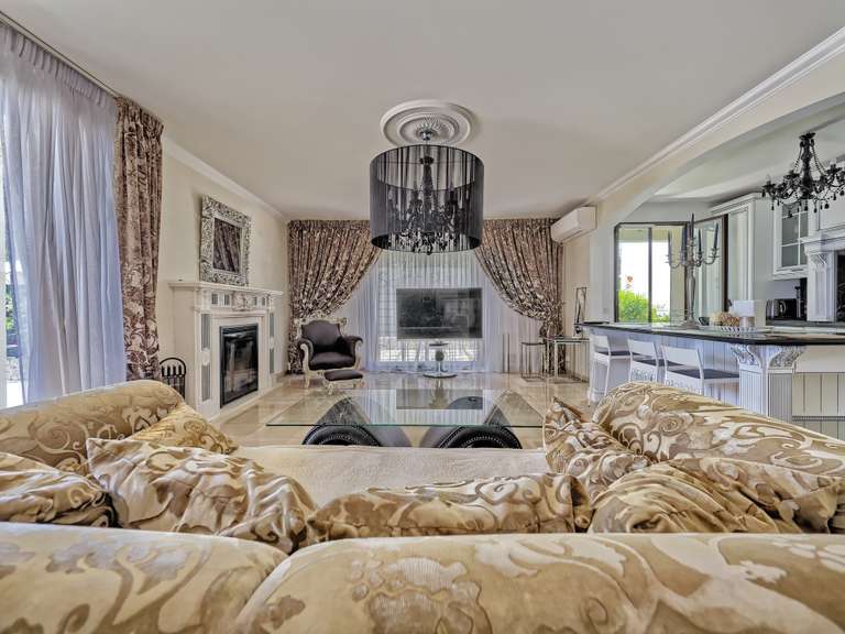 Villa Villeneuve-Loubet - 4 chambres - 303m²