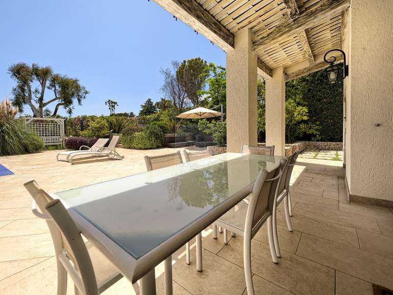 Villa Villeneuve-Loubet - 4 bedrooms - 303m²