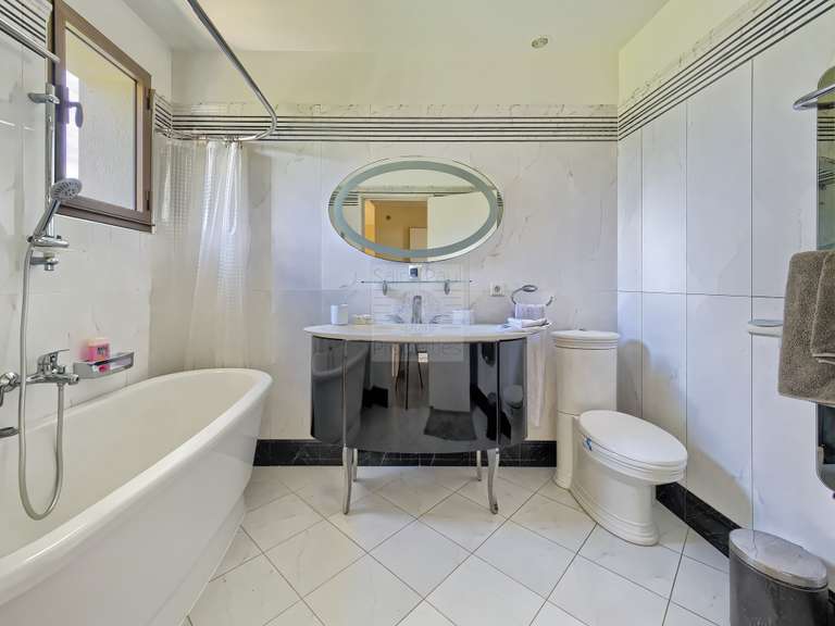 Villa Villeneuve-Loubet - 4 chambres - 303m²