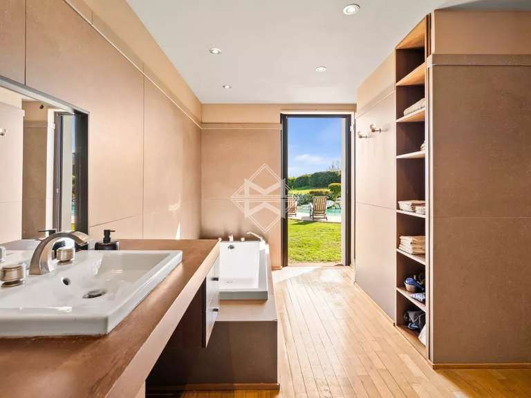 Villa avec Vue sur mer Villeneuve-Loubet - 4 chambres - 288m²