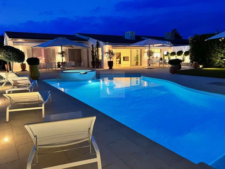 Villa Villeneuve-Loubet - 3 chambres - 150m²