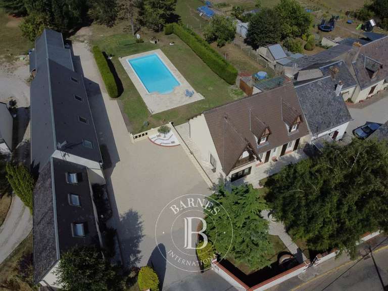 Maison Villeneuve-sur-Conie - 8 chambres - 321m²