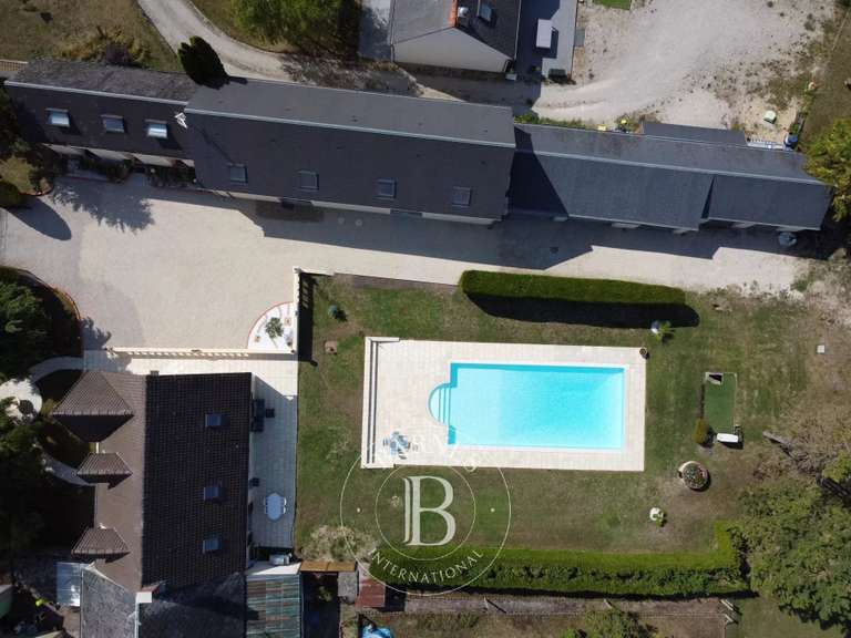 Maison Villeneuve-sur-Conie - 8 chambres - 321m²