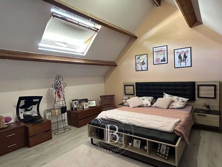 Maison Villeneuve-sur-Conie - 8 chambres - 321m²