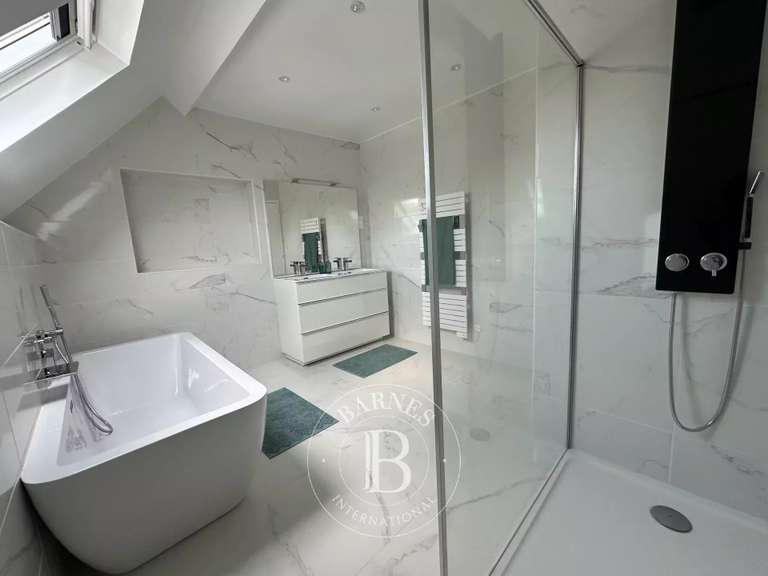 Maison Villeneuve-sur-Conie - 8 chambres - 321m²