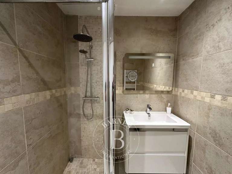 Maison Villeneuve-sur-Conie - 8 chambres - 321m²