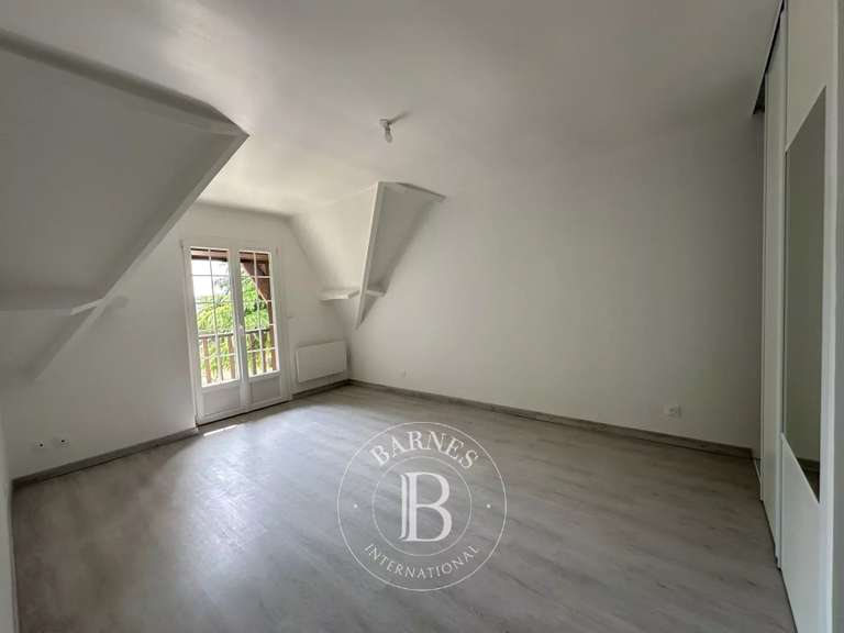 Maison Villeneuve-sur-Conie - 8 chambres - 321m²