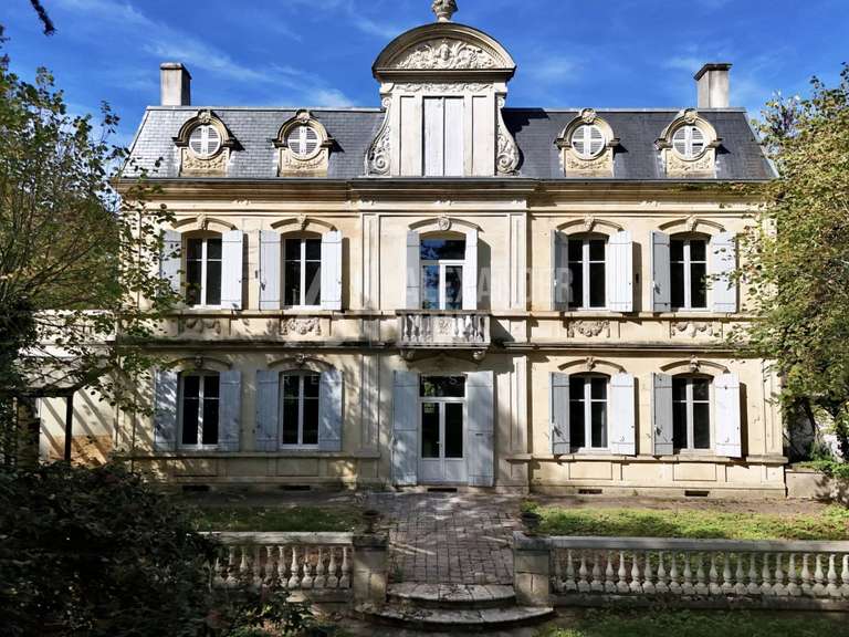 Château Villeneuve-sur-Lot - 6 chambres - 346m²