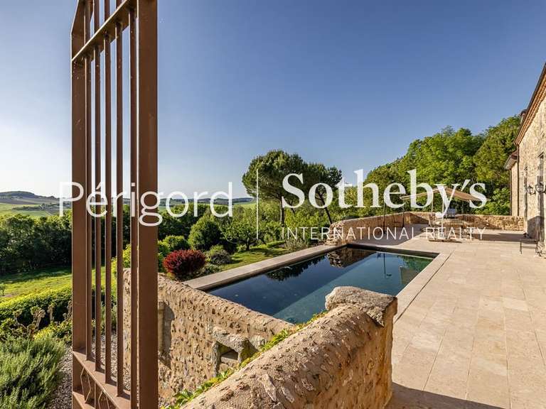 Maison Villeneuve-sur-Lot - 8 chambres - 875m²