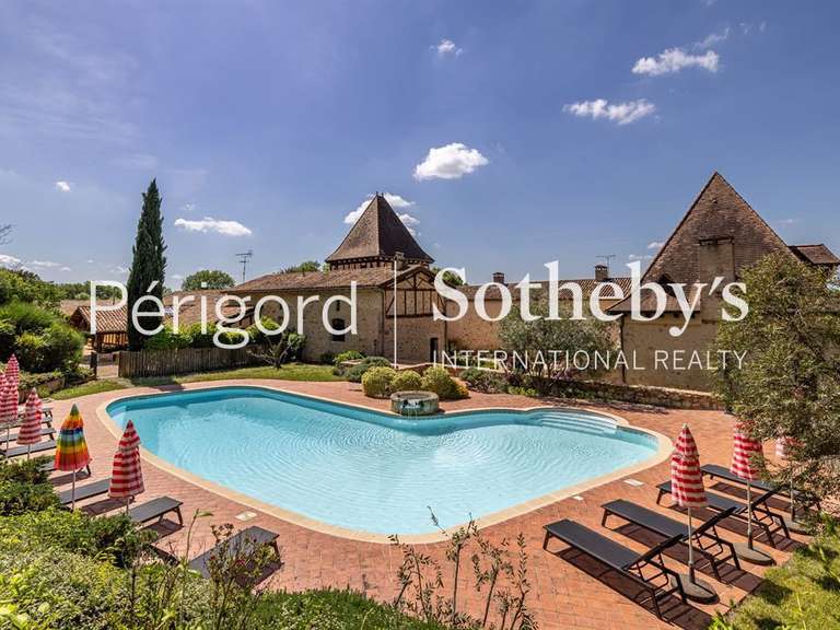 Maison Villeneuve-sur-Lot - 8 chambres - 875m²