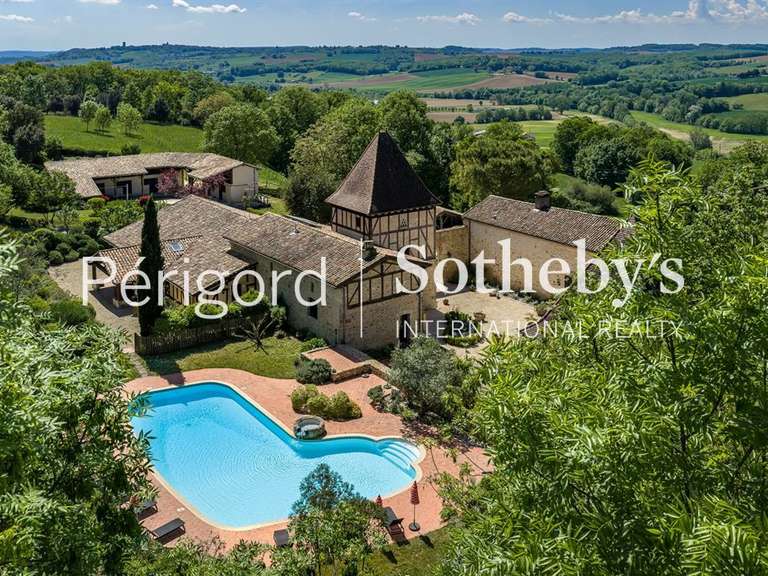 Maison Villeneuve-sur-Lot - 8 chambres - 875m²