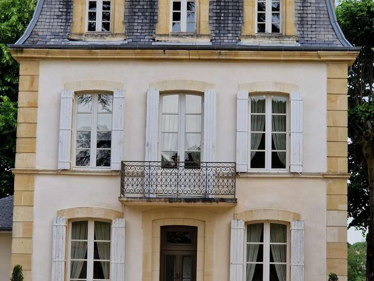 Maison Villeneuve-sur-Lot - 3 chambres - 270m²