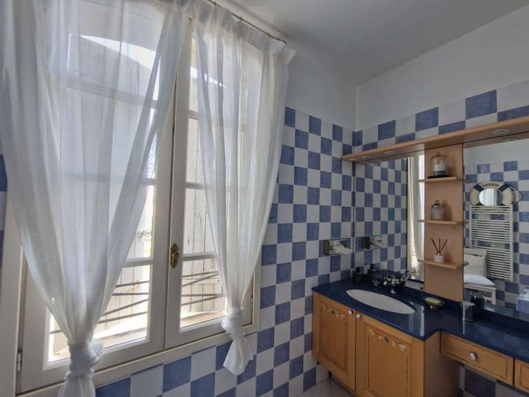 Maison Villeneuve-sur-Lot - 3 chambres - 270m²