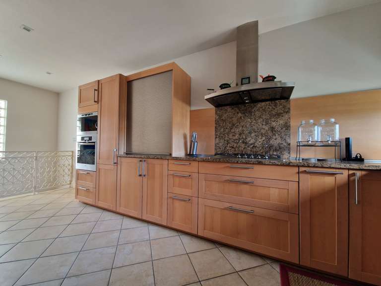 Maison Villeneuve-sur-Lot - 3 chambres - 270m²